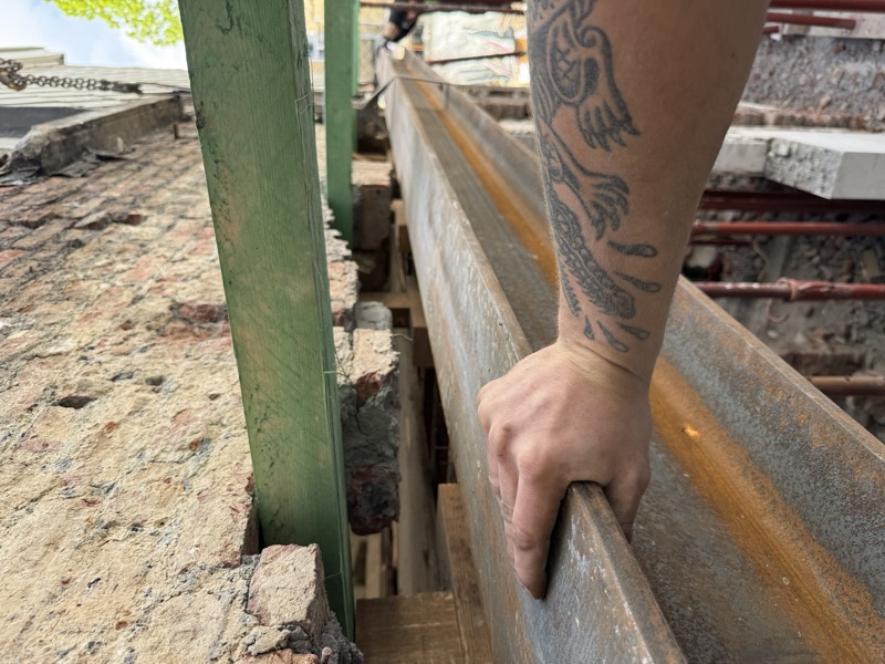 Detail van een poutrel-plaatsing in een renovatie